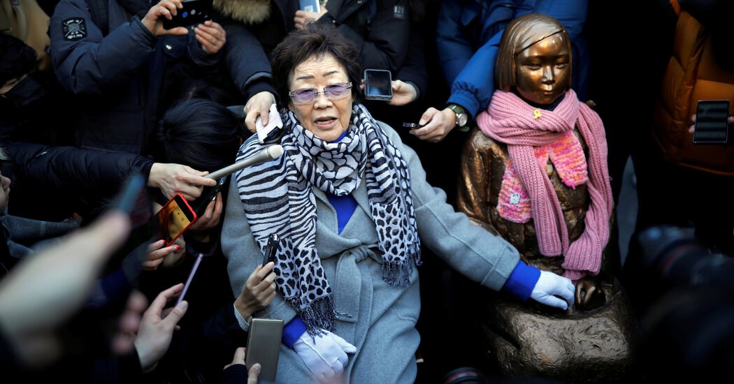 Klaim ‘Wanita Penghibur’ Profesor Harvard Mendorong Panggilan untuk Bangun
