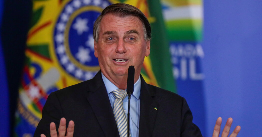 Bolsonaro Rel di Topeng sebagai Lonjakan Kematian Covid Brasil