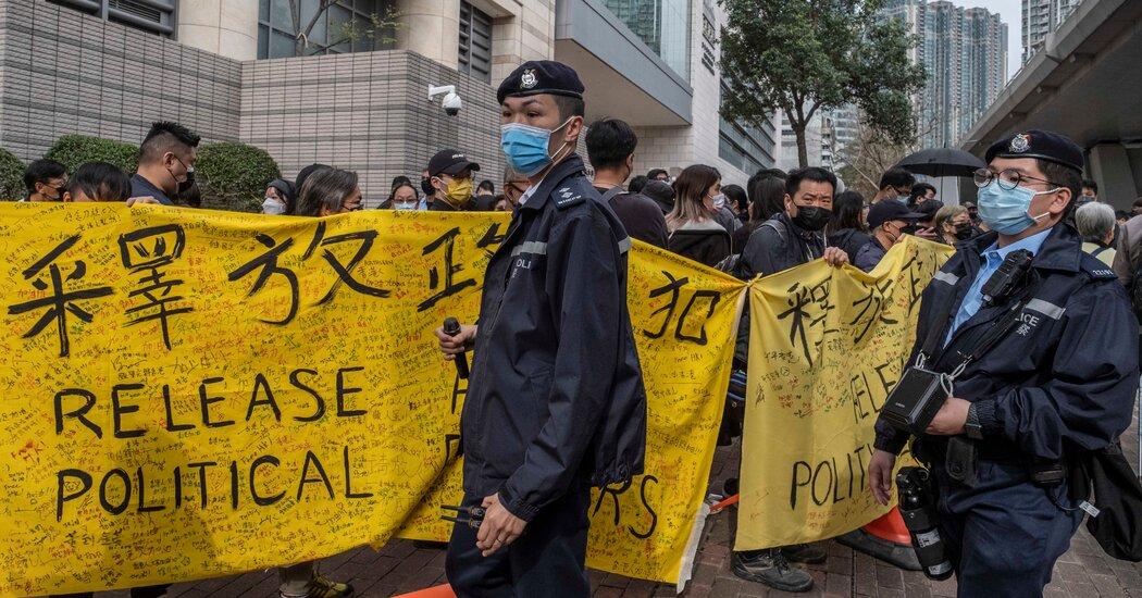 Ratusan Orang dalam Protes Langka di Hong Kong saat Tokoh Oposisi Dituntut