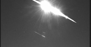 Meteor Melesat Seperti Kembang Api di Langit Malam Inggris