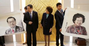 Gabungan Pekerjaan dan Keluarga Elaine Chao Menarik Penelitian Etika Awal