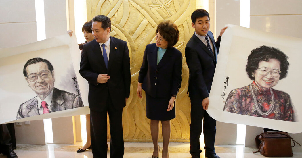 Gabungan Pekerjaan dan Keluarga Elaine Chao Menarik Penelitian Etika Awal