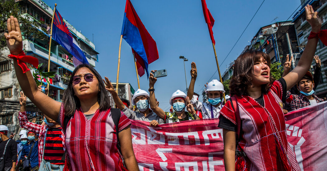 Dalam Protes Myanmar, Wanita Berada di Garis Depan