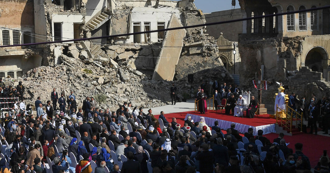 Di tengah Puing Mosul, Francis Menawarkan Salep untuk Luka Irak