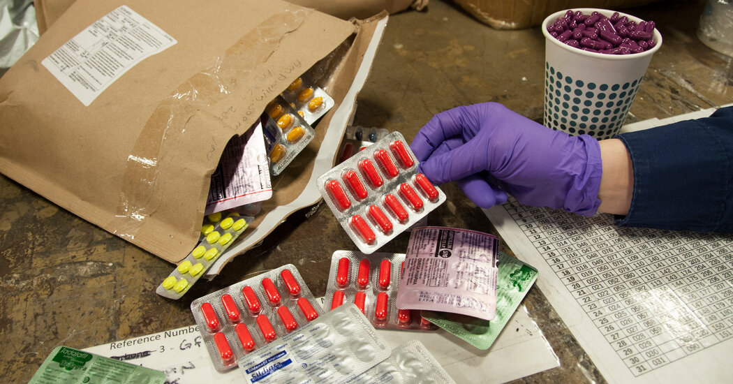 Pandemi telah memaksa FDA untuk secara tajam membatasi inspeksi perusahaan obat.