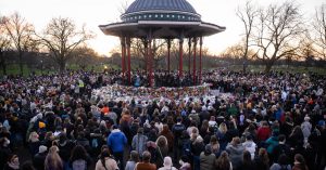 Sarah Everard Vigil Menjadi Reli Besar