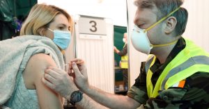 Irlandia Menangguhkan Penggunaan Vaksin AstraZeneca