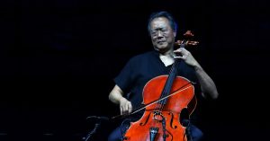 Yo-Yo Ma Memberikan Konser Kejutan di Situs Vaksinasi
