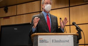 NYC Akan Mengadakan Acara Peringatan Virtual Coronavirus pada Peringatan 1 Tahun Kematian yang Dikonfirmasi