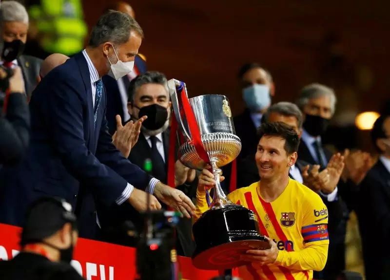 8 Pesepakbola Tersukses di Level Klub Sepanjang Sejarah, Ada Lionel Messi : Okezone Bola