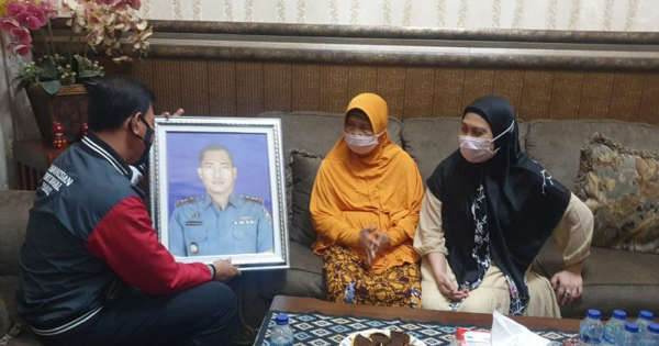 Kombes Zahwani Pandra Mengunjungi Ortu Komandan KRI Nanggala-402