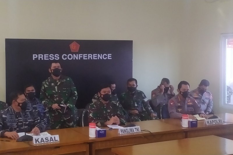 Bagian dari kapal selam KRI Nanggala 402 yang hilang ditemukan: TNI AL