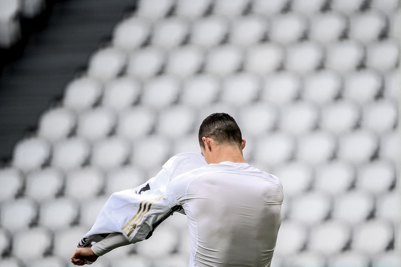 Karena Buang Jersey Juventus, Ronaldo Kembali Dapat Kritikan