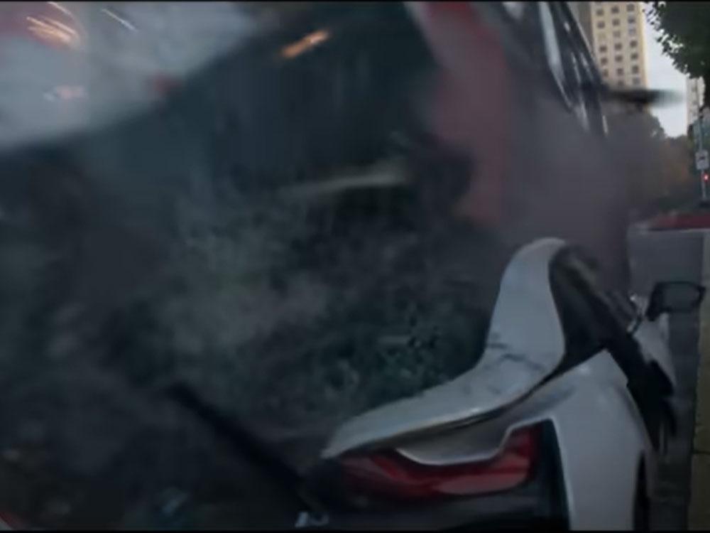 Ngilu Lihatnya! BMW dan Porsche Hancur-Lebur dalam Film Marvel ‘Shang-Chi’ – Berita Otomotif