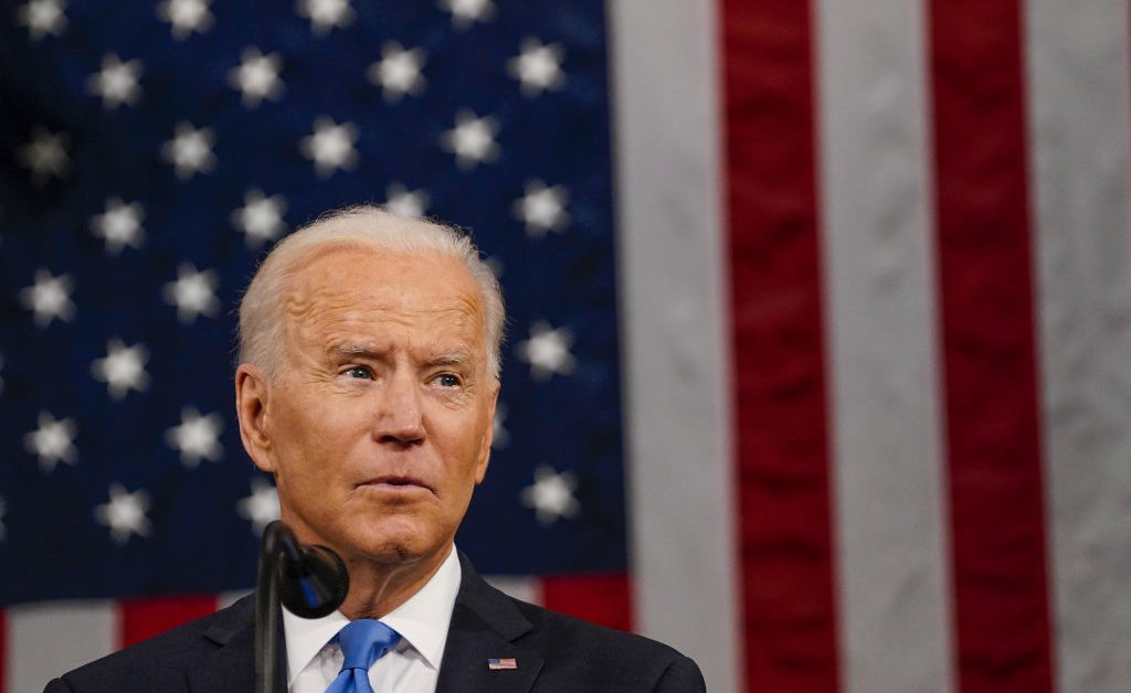 Biden Meninggalkan Reformasi Perawatan Kesehatan Besar dari Rencana Keluarga Amerika