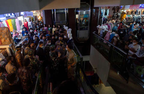 Pengunjung Pasar Tanah Abang Hari Ini Tembus 100 Ribu Orang